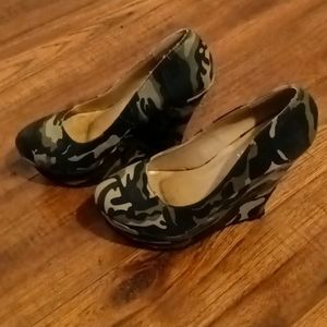 Camouflage Wedges